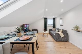 Yello Homes - 4 Guests - 3 Rooms - City View - 9