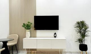 Ritz Elegant Studio Apartment - 9