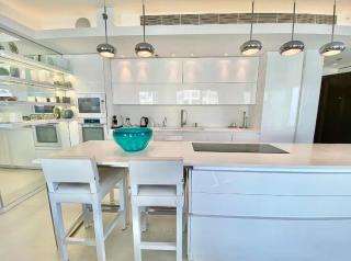 Apartment features a huge terrace ! - 3