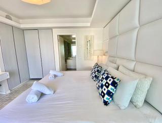 Apartment features a huge terrace ! - 8