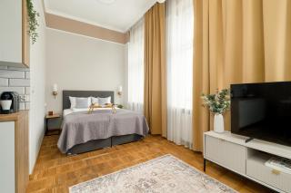 Jasne Studia Very Berry w Centrum Poznania by Noclegi Renters - 8