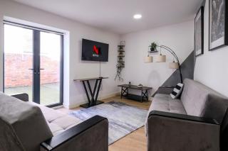 2 Bedroom Spacious Apartment, Free Parking, WiFi - 0