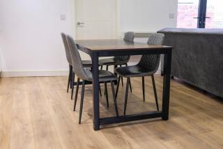 2 Bedroom Spacious Apartment, Free Parking, WiFi - 9