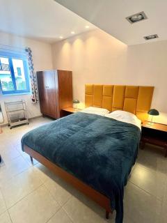 60s-Style Coastal Retreat Minutes from the Beach - 2