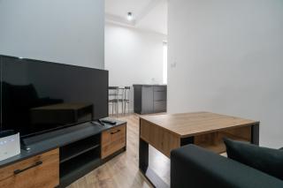 Krzywa Central Apartment by BookingHost - 9