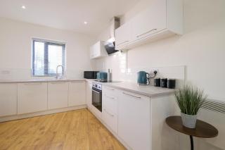 Modern Spacious Apartment, Free Parking, WiFi - 0