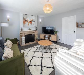 Stylish 4-Bed House Close to M32, Free Parking - 6