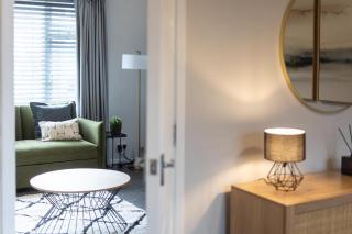 Stylish 4-Bed House Close to M32, Free Parking - 3