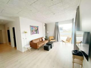 Modern 4BR Luxury Home with Ocean View & Jacuzzi - 6