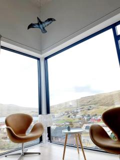 Modern 4BR Luxury Home with Ocean View & Jacuzzi - 1