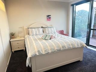 Fairview Heights Sunny Deck Retreat - 5