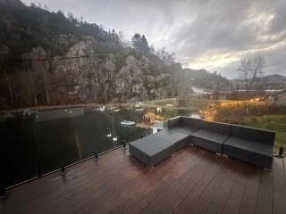 Aurora Bliss - Luxury Waterfront Apartment near Bergen with Sauna & Jacuzzi - 5