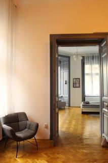 Rose House - Modern 5BR Home in Central Budapest AC - 1