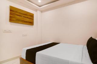 SPOT ON Night Owl Hotel &guest House - 5