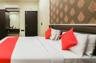 Collection O Vyara Railway Station Formerly Crystal Guest House - 1