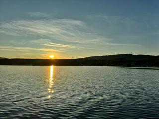 Moderne Hytte Ved Sjøen I Kvelia - 1
