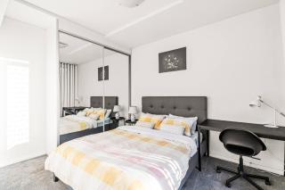 Modern 3BR Apartment near Airport & City, Parking - 8