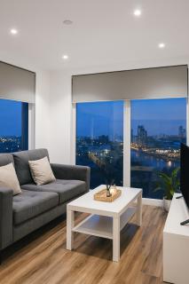 Elegant City Trafford 2-Bed Flat - 5