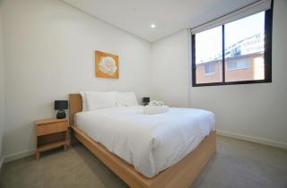 Modern 2 BDR APT close to Station & Free Parking - 1