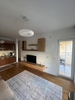 Luxury & Green Apartments Modern Stay with Private Terrace - 7