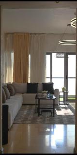 شقة في برج داماك - 4