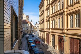 Utulny apartment s balkonem u Karlova mostu - 6