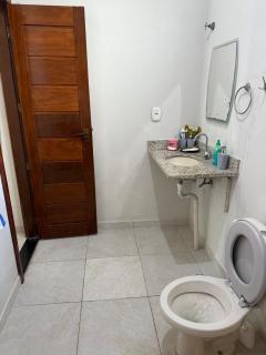 Casa completa com dois quartos e uma suíte master, localizada no bairro Alphaville Fazendinha - 6