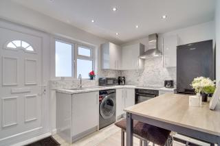 Hereford Road - Feltham - 0