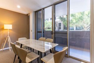 Z13 Spacious 3B G LV Apartment with Private yard - 5