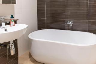 Z13 Spacious 3B G LV Apartment with Private yard - 3