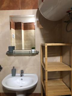 Comfortable and affordable big studio - 3