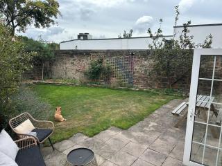 Converted 2BR School house close to city centre, includes free parking - 7