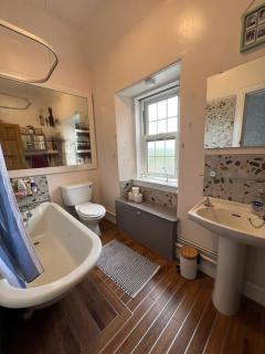 Converted 2BR School house close to city centre, includes free parking - 3