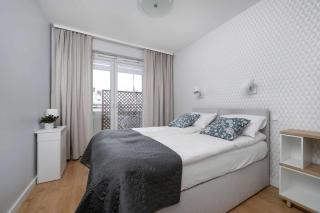 Bright Two Bedroom Apartment in Wrocław with Air Conditioning and Parking by Noclegi Renters - 9