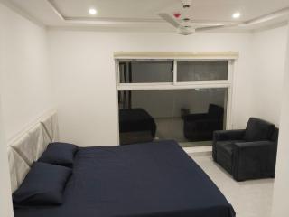 Modern 1-Bed Private Apartment near Main Boulevard, Gulberg Lahore - 4