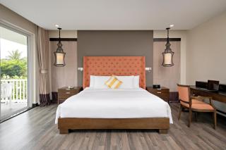 Abogo Premier Village Beachfront Da Nang - 8