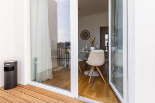 Bright stylish apartment with a balcony in a top location - 2