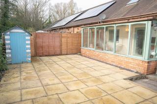 Spacious 4 Bed 2 Bath House - 3