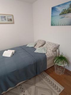 Holiday House with scenic Apartment - 8