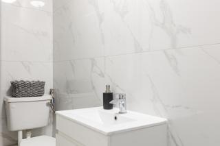 Serene 3BR Multilevel Home in Maida Vale - 1