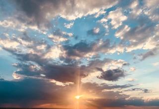 Central SkyView Apartment - 9