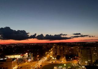 Central SkyView Apartment - 2