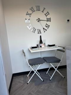 Little Woodlands Chalet with Private Garden & Hot Tub - 9