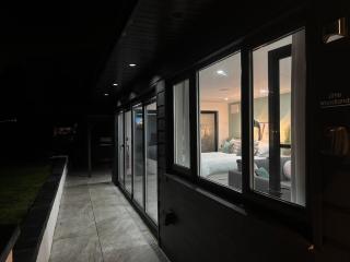 Little Woodlands Chalet with Private Garden & Hot Tub - 5