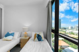 The Regal - Modern LUX 2BR High-Floor apt with Ocean Views and Pool - 4