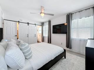 Modern Nest in South Tampa - 2
