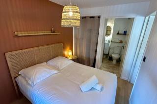 Charming Air-Conditioned Apartment with Terrace & Parking 600 m from the - 9