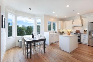 Lincoln House 30 day minimum - 2