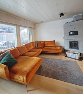 120n Villa Hietala paritalo, 1-8henkilön LUXUS majoitus, 3x160cm jenkkisängyt Löhösohvat, iso takaterassi, täyd keittiö Kodink, laatu sauna, Takka, Tv 75" x2, 2wc, autokatos, avainboxi koodilla, itsekirjaus 24h, wifi ja 500mb kuitunetti, kuivaava pesukone - 9