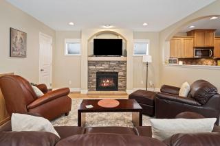 Ellie 30 Days minimum - 5